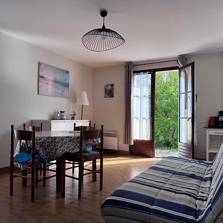 Holiday home Maisonnette Au Centre De St Pierre